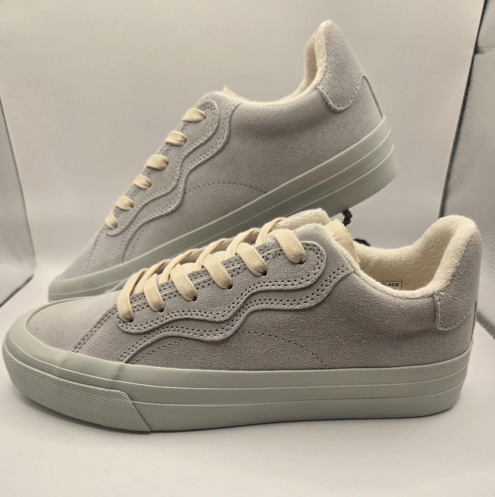 NIB Brandblack No Name suede sneakers in a Lt Gray and Cream Colorway. Men's 8